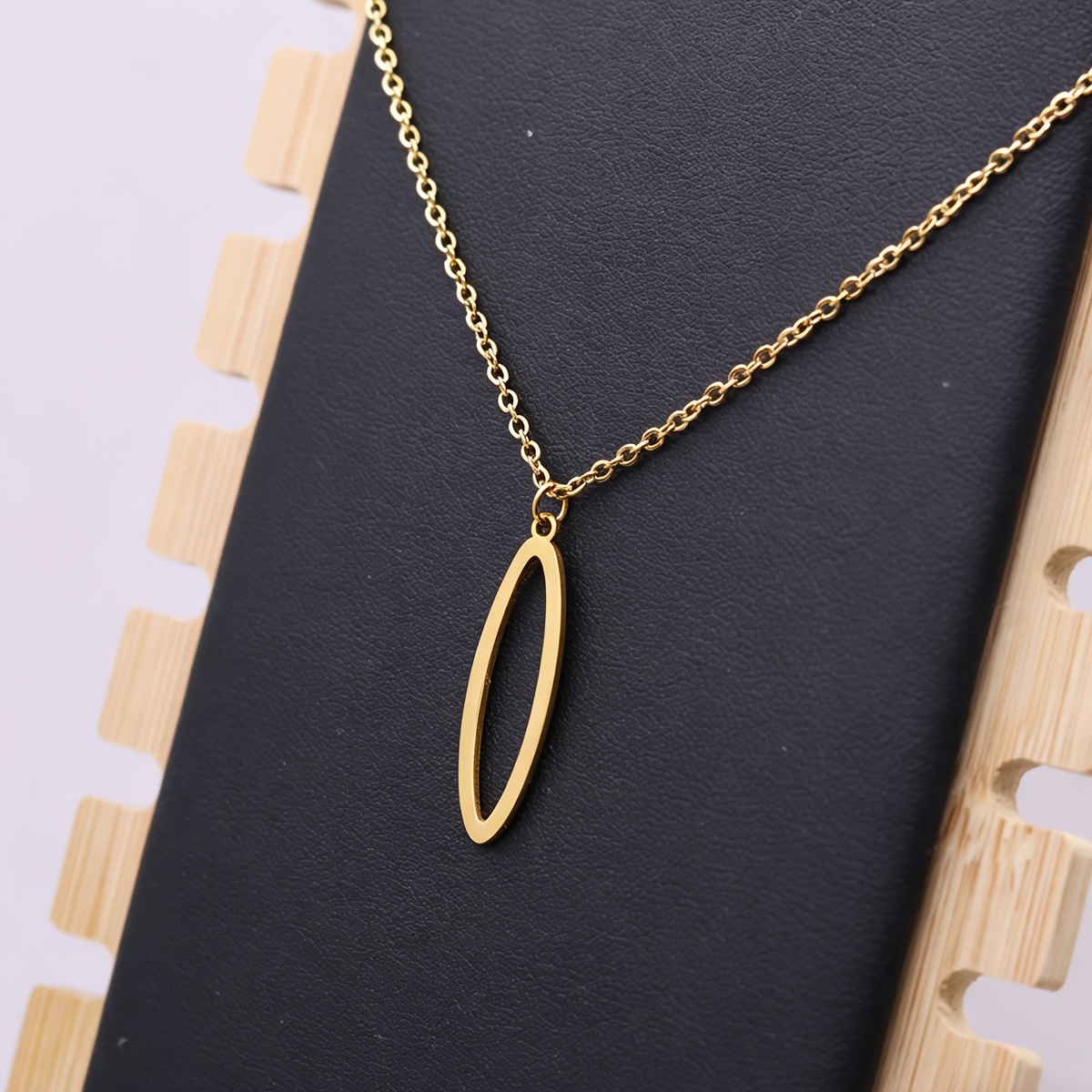 Women's Minimalist Hollow Oval Geometric Pendant Necklace